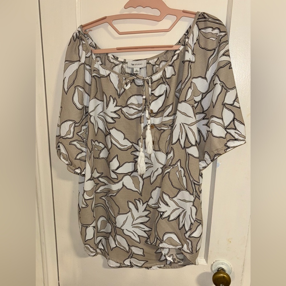 Croft&Barrow Women's Green and White Floral Blouse
